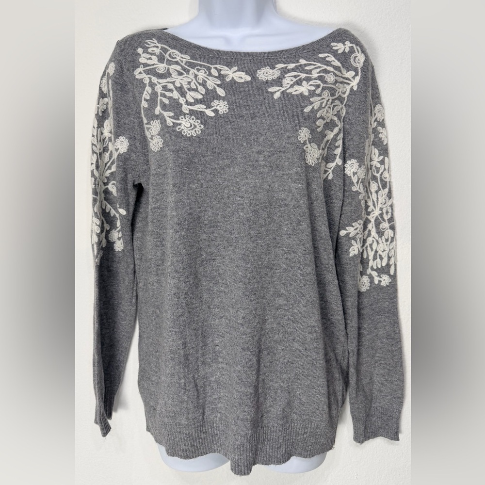 Elegant Gray Sweater with White Embroidery